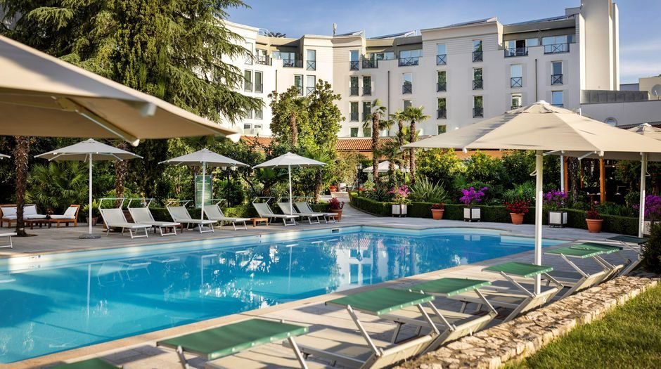 Rogner Hotel, Tiranë